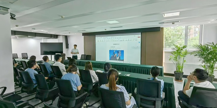 資產(chǎn)公司開展“捕捉光影  定格美好” 攝影技巧分享活動(dòng)